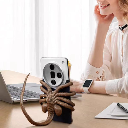 Alien Phone Holder, Creative Decorative Phone Holder Ornament Science Fiction Thriller Movie Facehugger Phone Holder Halloween